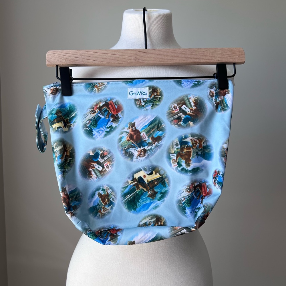Grovia Reusable Zippered Wetbag in the color/pattern Bear in Mind